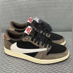 Jordan 1 Low Sneakers Travis Scott Mocha